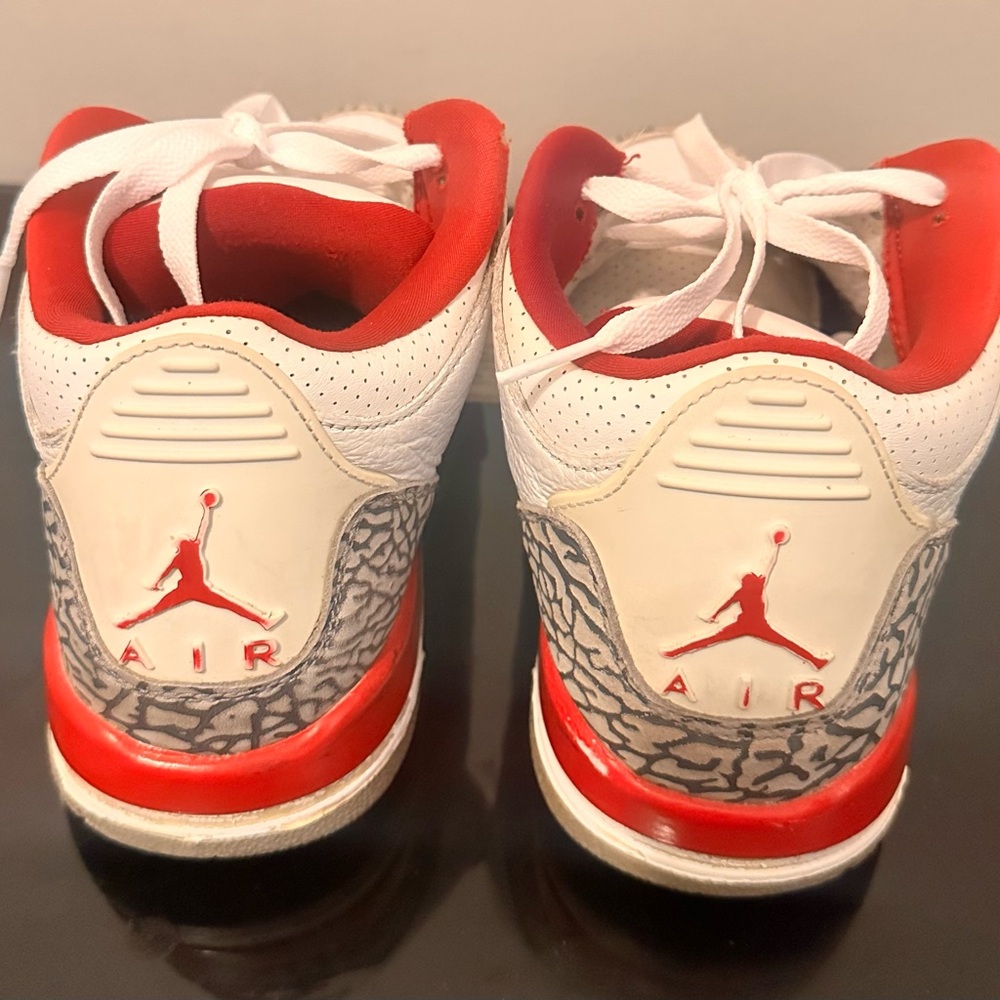 Jordan Men's White Red Elephant Print Athletic Shoes - Picture 7 of 9